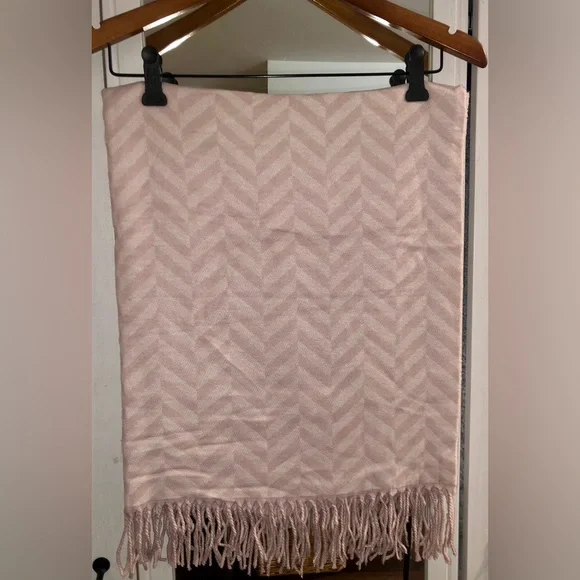 BNWT Love & Lore Indigo Pink Chevron Fringe Scarf - O/S - Picture 8 of 14